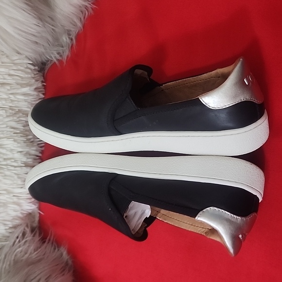 UGG Cas Black Slip-On Sneakers - Picture 6 of 9